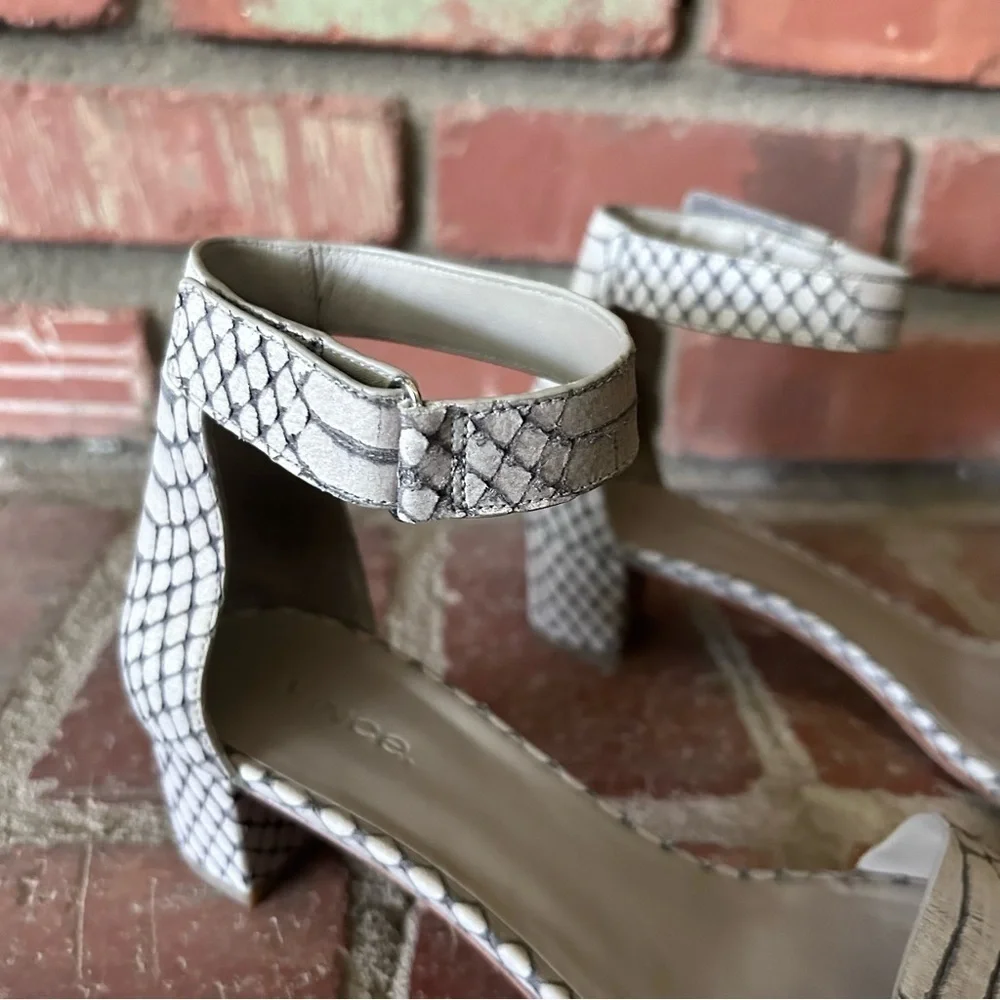 VINCE Rita Leather Sandals in Gray Snake Embossed Sz 8.5